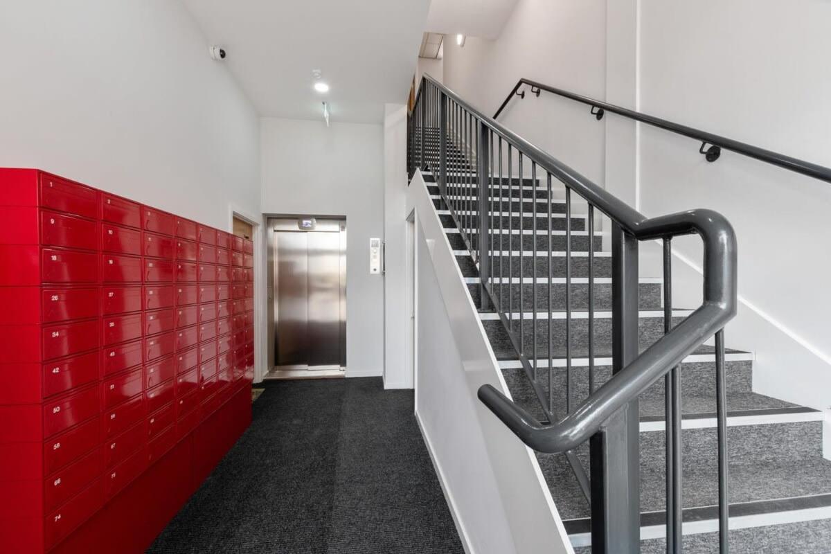 1 Bed Modern Apartment In A Converted Mill Leeds  Extérieur photo